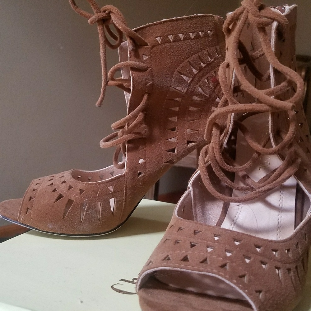 Lace up Sandals - Picture 2 of 3